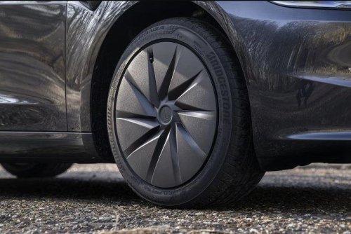 Tesla, El Tesla Model 3 Standard tiene tapacubos y menos equipamiento, pero sigue siendo un auténtico chollo