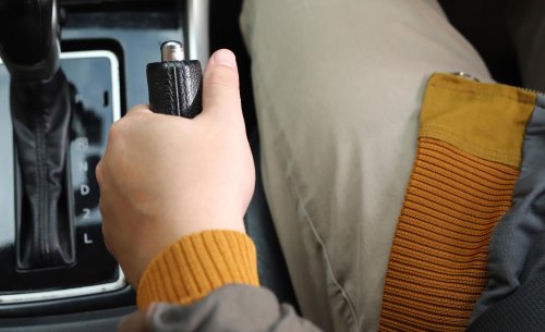 Emergencia al volante: lo primero que debes hacer y cómo detener el coche si los frenos fallan