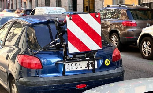 ¿Llevas bicicletas en el coche? Esto es todo lo que hay que revisar antes de salir a la carretera