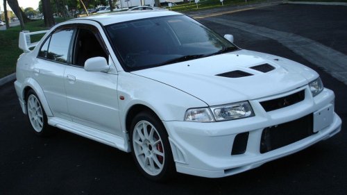 9 Japanese sports cars from the 1990s that became tuning legends