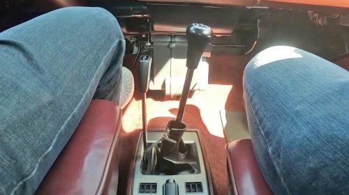 Mitsubishi, Why this Mitsubishi manual transmission used two gear shifters instead of one