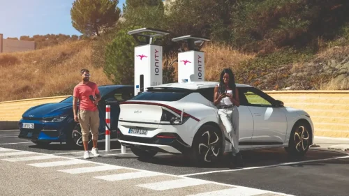 ¿Cuánto tarda en cargar un coche eléctrico? Analizamos todos los cargadores que hay en España