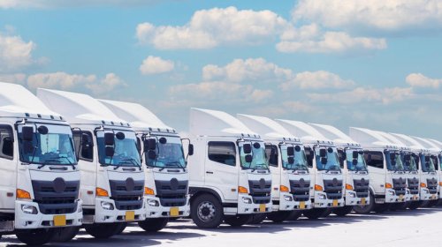 How many miles can you expect from the average semi-truck engine? Here's what truckers say