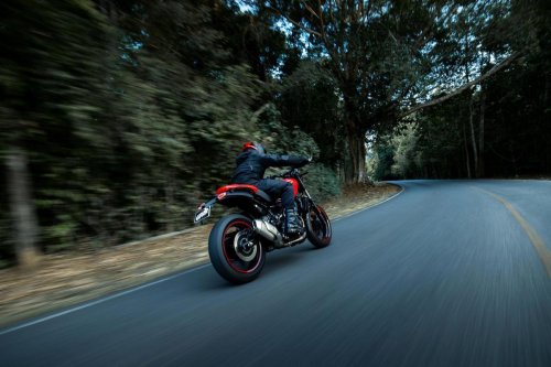 Guerrilla 450 APEX: la Royal Enfield más afilada