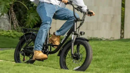 Es una de las bicis eléctricas más vendidas de AliExpress y tiene sentido: sale por menos de 550 euros y puede empujarte más de 100 kilómetros
