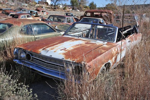 Las joyas del desguace de Ulibarri’s Auto Towing Service en Las Vegas, Nuevo México