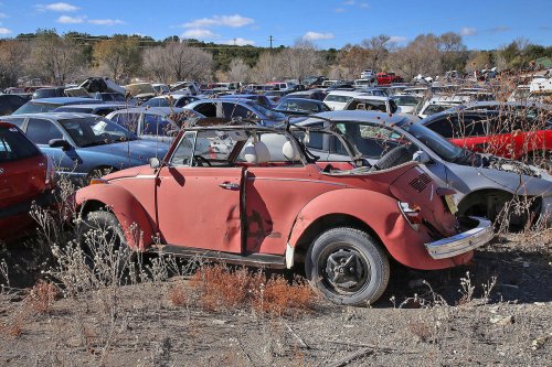 Las joyas del desguace de Ulibarri’s Auto Towing Service en Las Vegas, Nuevo México
