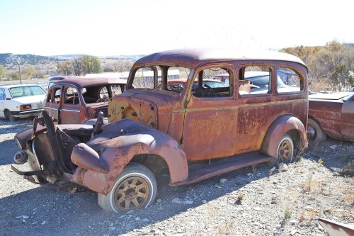Las joyas del desguace de Ulibarri’s Auto Towing Service en Las Vegas, Nuevo México