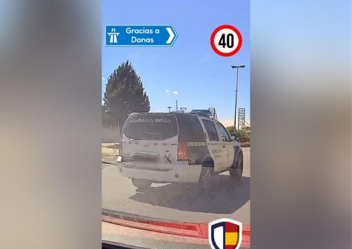 Un coche de la Guardia Civil de Tráfico sale así de una rotonda y enfurece a los usuarios: este es el vídeo del que todo el mundo habla
