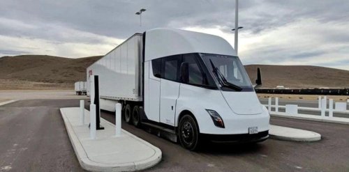 Tesla, Tesla empieza a entregar el Semi: 805 km de autonomía y una tecnología que cambia por completo el camión eléctrico
