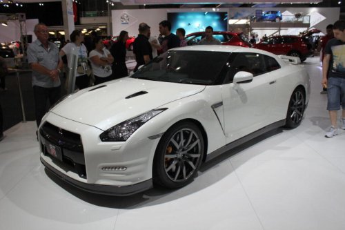10 iconic performance cars of the 2000s and their engineering highlights
