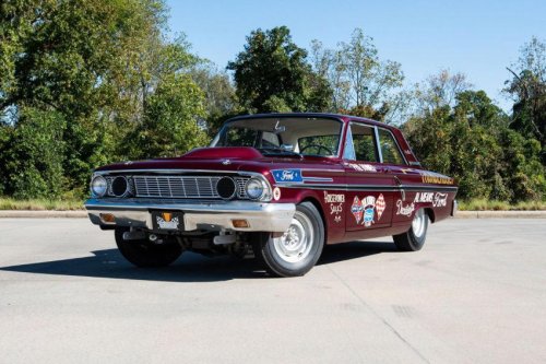 Muscle Cars, 30 classic muscle cars from the golden age of American horsepower
