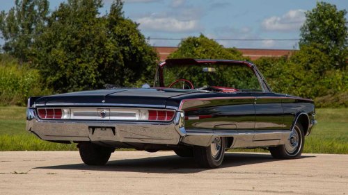 Chrysler, Chrysler's wood-and-chrome luxury sedan hid a 360-HP wedge and a stick