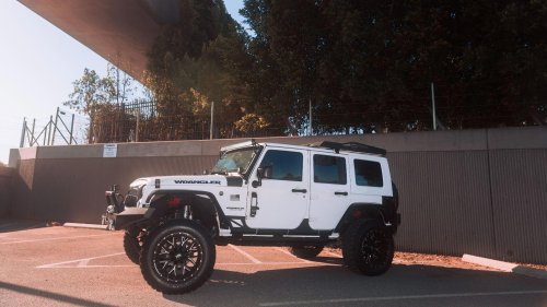 20 cars men love seeing women drive