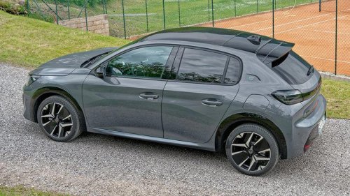 Peugeot, El Peugeot 208 desafía al MG3 de gasolina con más de 6.700 € de rebaja, es igual de barato y su motor consume menos
