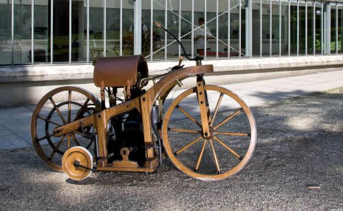 ¿Conoces la primera motocicleta de la historia? Así era la Reitwagen