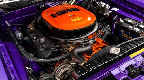 Chrysler, Chrysler's 426 Street Hemi was race hardware sold by accident