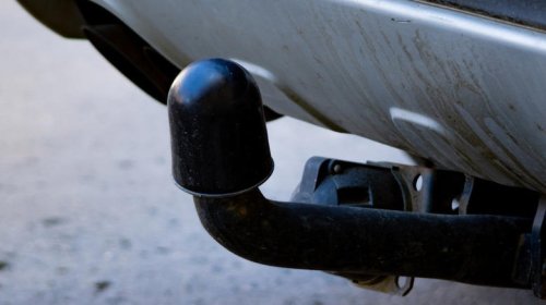 Should you grease your trailer hitch ball? Pros and cons explained