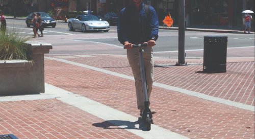 Conducir un patinete eléctrico cada vez está más regulado, nueva normativa a partir del 1 de octubre