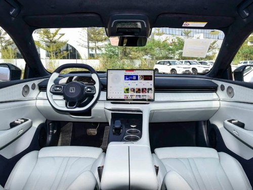 900 V, hasta 810 km de autonomía y carga en 7 minutos: el Zeekr 001 se actualiza y eleva el listón