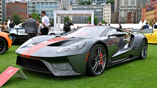 10 cars that are faster than a Hellcat