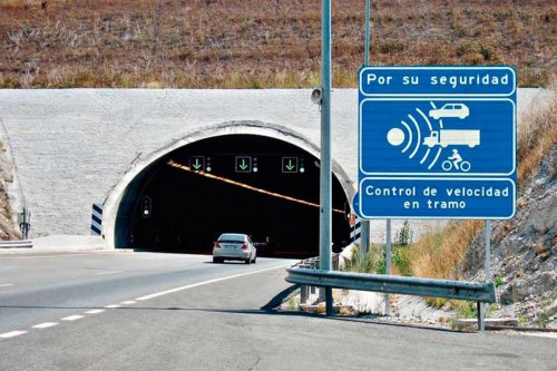 El radar de tramo que se te olvida mientras conduces: así funciona el más extenso y temido de España