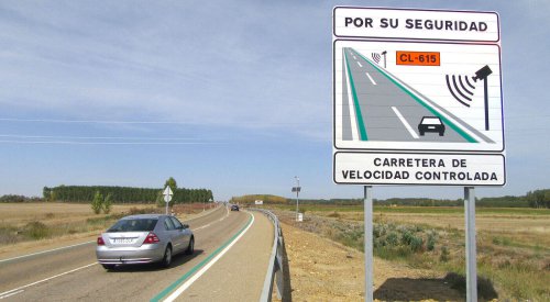 Magia al volante: la carretera que brilla sola por la noche prometía revolucionarlo todo hasta que llegó la factura