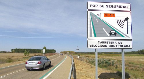 Magia al volante: la carretera que brilla sola por la noche prometía revolucionarlo todo hasta que llegó la factura