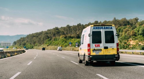 Citroën, ¿Cuándo se puede usar el arcén con un coche sin que te multen? Esta es la norma que la mayoría de conductores ignoran