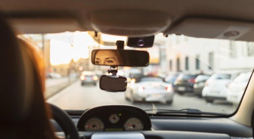 ¿Qué espejos retrovisores son obligatorios en un coche?