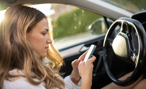 Cuidado, no caigas en esta nueva estafa que tiene relación con la AP-7 y tu móvil: así opera