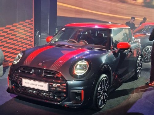 MINI, Agresif, 5 Mobil MINI John Cooper Works Meluncur Sekaligus di Indonesia!