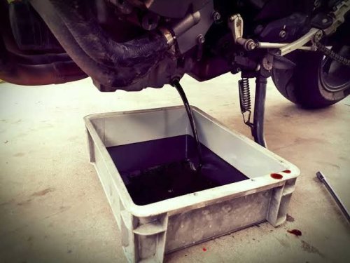 Jangan Anggap Remeh Ganti Oli Motor, Ini Panduan Lengkapnya