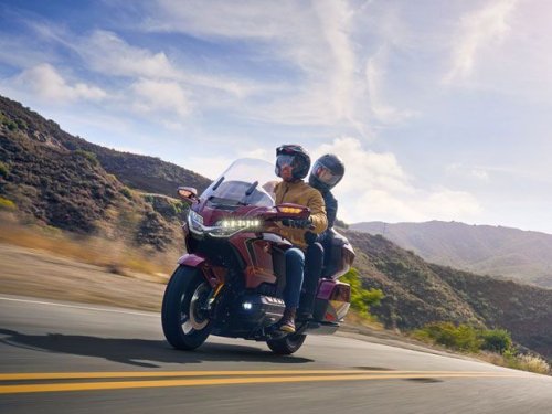 Honda, Toyota, Harga Satu Honda Gold Wing Edisi Spesial 50 Tahun Setara Enam Toyota Calya
