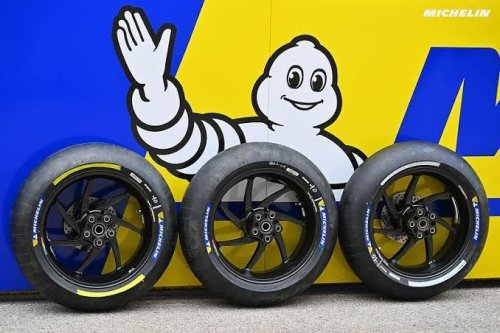 Ini Alasan Kenapa Ban Motor Balap Tapaknya Botak dan Ban Motor Harian Beralur