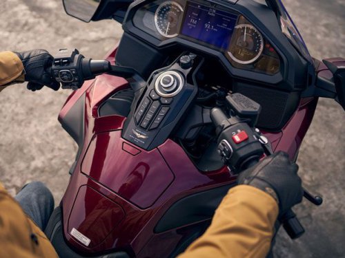 Harga Satu Honda Gold Wing Edisi Spesial 50 Tahun Setara Enam Toyota Calya