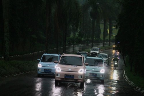 First Drive Seres E1 di Bandung, Mobil Listrik yang Mungil dan Serba Bisa