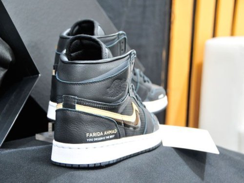 V-Kool dan Mr. Simply Rilis Sepatu Custom Edisi Terbatas untuk Rayakan Ulang Tahun