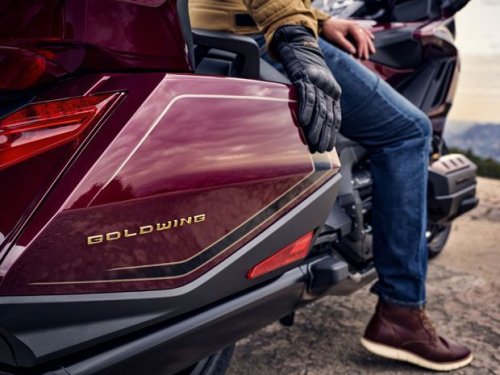 Honda, Toyota, Harga Satu Honda Gold Wing Edisi Spesial 50 Tahun Setara Enam Toyota Calya