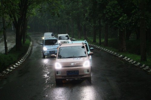 First Drive Seres E1 di Bandung, Mobil Listrik yang Mungil dan Serba Bisa