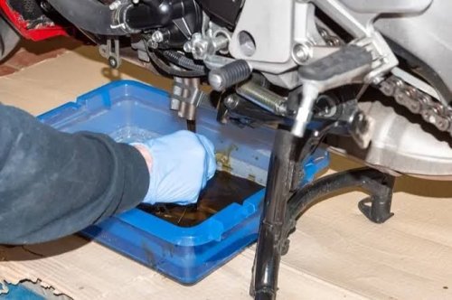 Jangan Anggap Remeh Ganti Oli Motor, Ini Panduan Lengkapnya