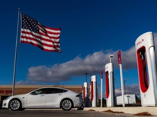 Tentang Tarif Impor AS, Bos Tesla Elon Musk Sebut Penasihat Ekonomi Trump Bodoh
