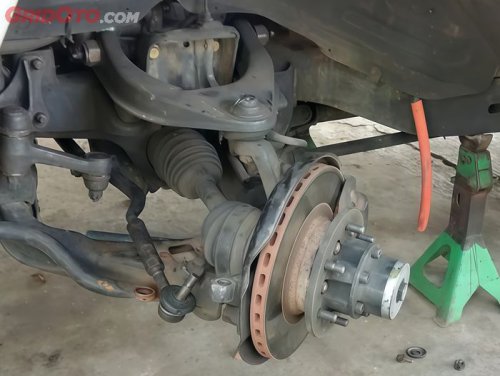 Kaki-kaki Mobil Bekas Taksi Online Sering Bermasalah, Gini Periksanya!