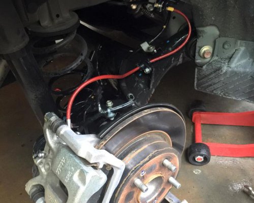 Bahaya Banget, Slang Rem Mobil Rusak Bikin Pengereman Bisa Blong