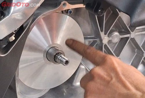 Cara Mudah Pasang V-belt Motor Matic Tanpa Perlu Bantuan Bengkel