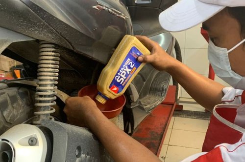 Bikin Kantong Jebol, Ini Efek Kalau Malas Ganti Oli Mesin Motor