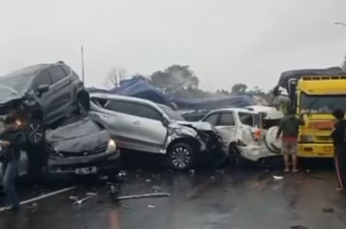 Ini yang Dimaksud Jackknifing, Penyebab Tubrukan Beruntun Tol Cipularang KM 92