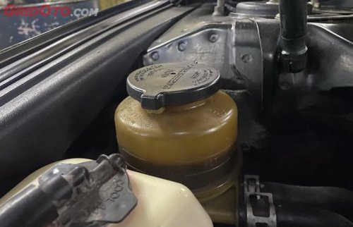 Harus Tahu, Efek Buruk Terlambat Mengganti Oli Power Steering Mobil