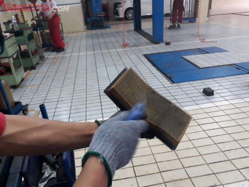 Cara Membersihkan Filter Udara Mobil Yang Kotor Tanpa Bantuan Mekanik