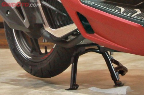 Ini Sebabnya Motor Matic Jangan Asal Geber Saat di Standar Tengah